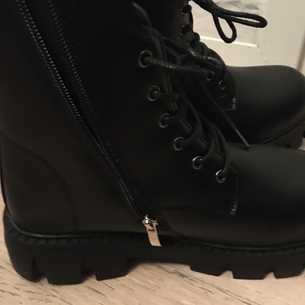 Boots - Picture 3 of 5